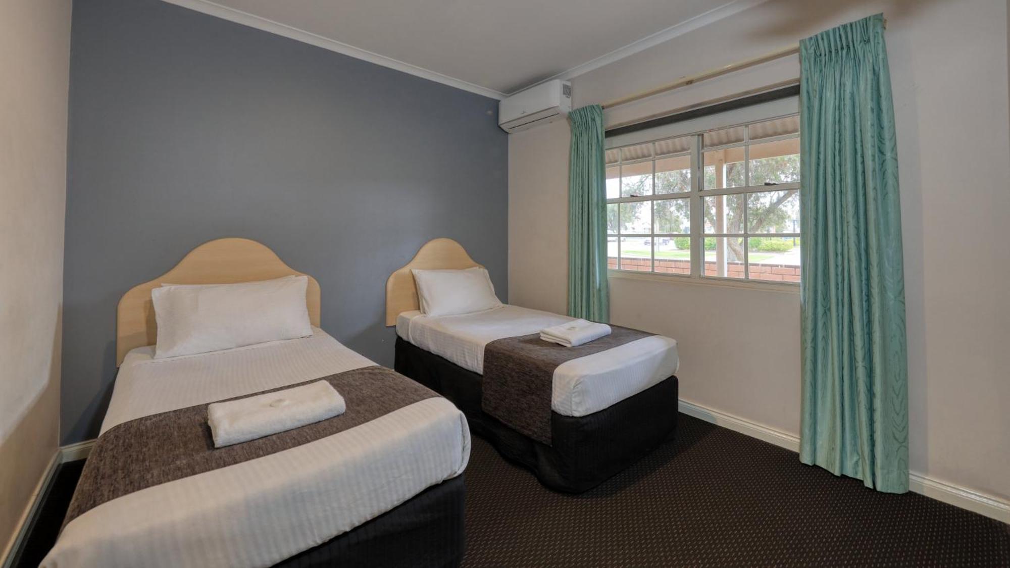 Charles Rasp Motor Inn & Cottages Broken Hill Ngoại thất bức ảnh