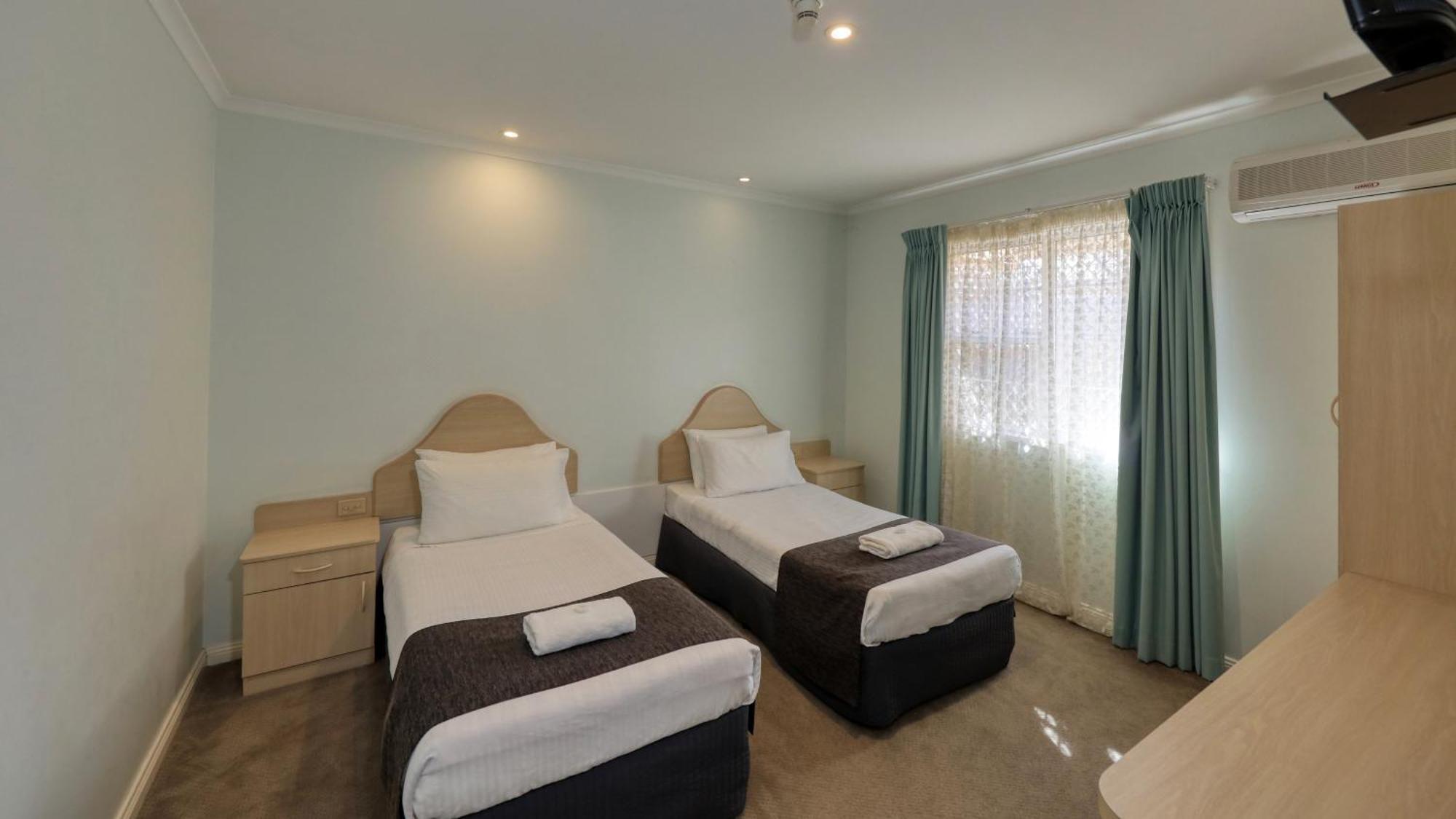 Charles Rasp Motor Inn & Cottages Broken Hill Ngoại thất bức ảnh