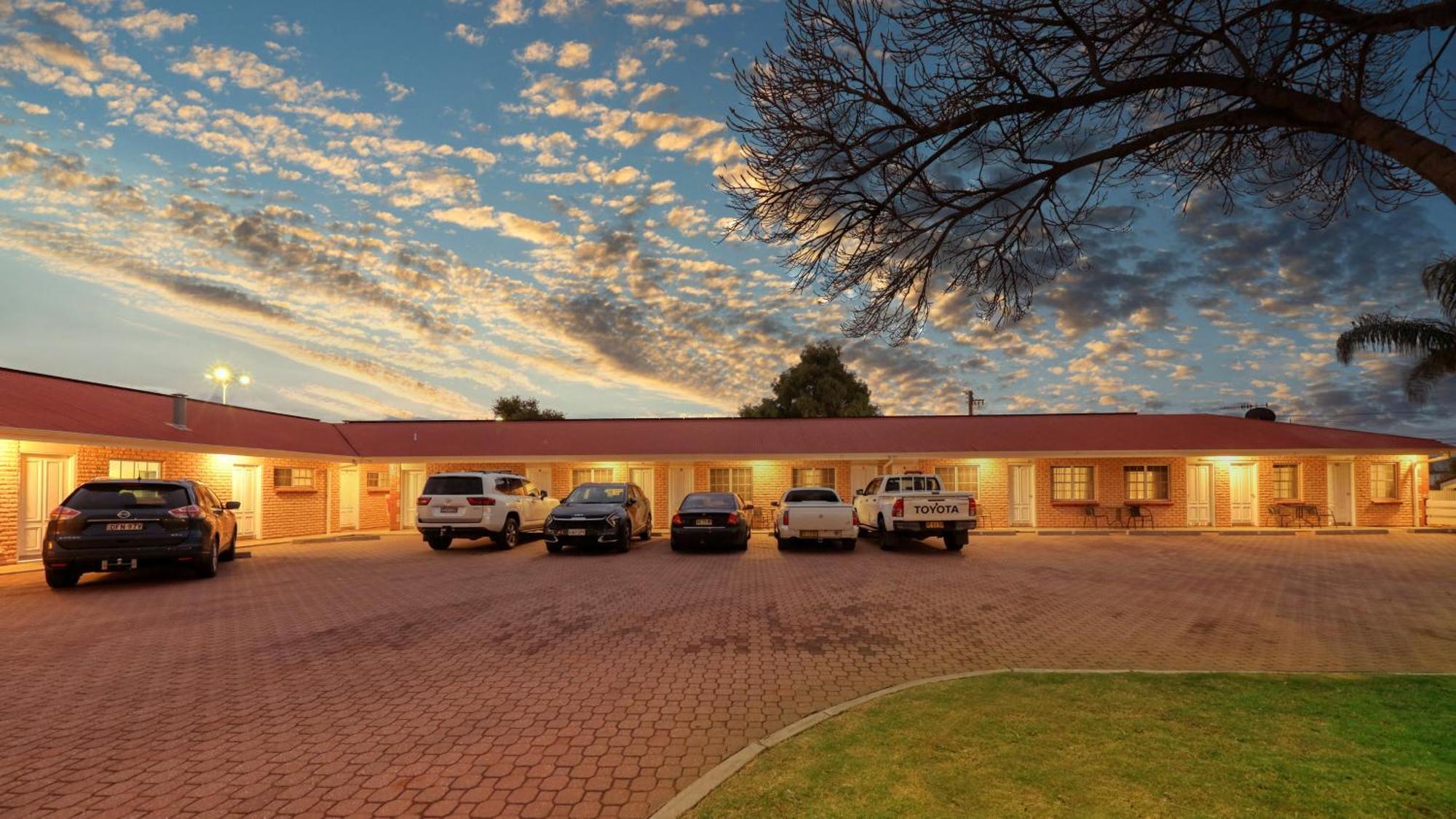 Charles Rasp Motor Inn & Cottages Broken Hill Ngoại thất bức ảnh