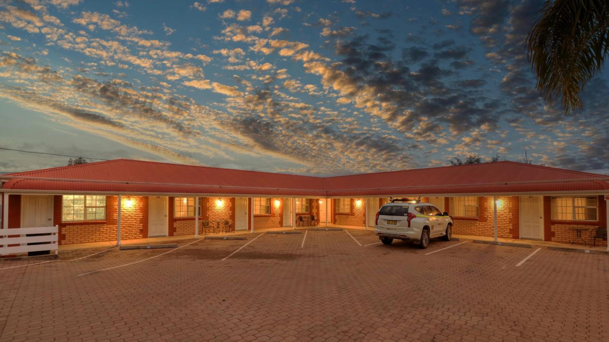 Charles Rasp Motor Inn & Cottages Broken Hill Ngoại thất bức ảnh
