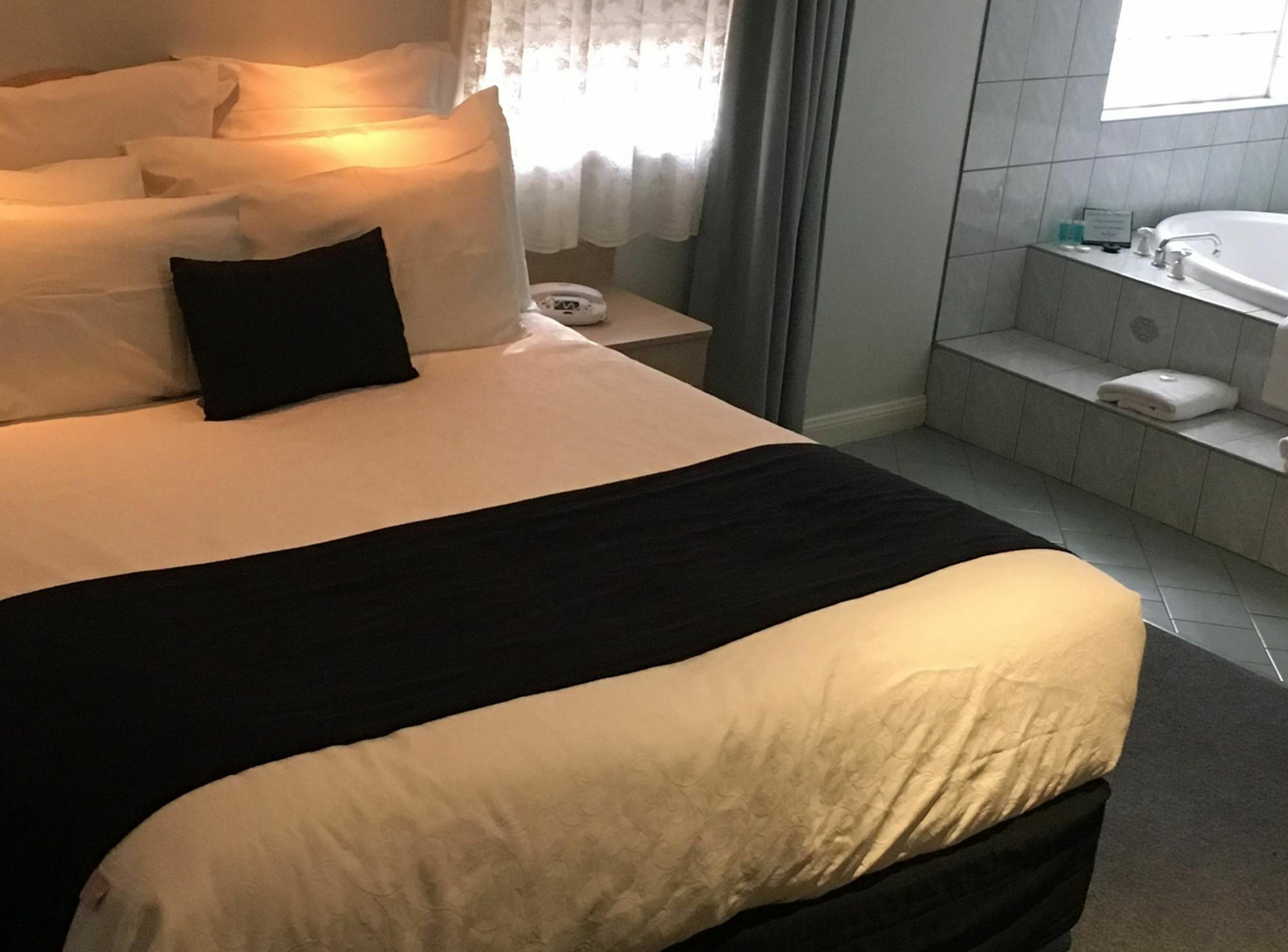 Charles Rasp Motor Inn & Cottages Broken Hill Ngoại thất bức ảnh